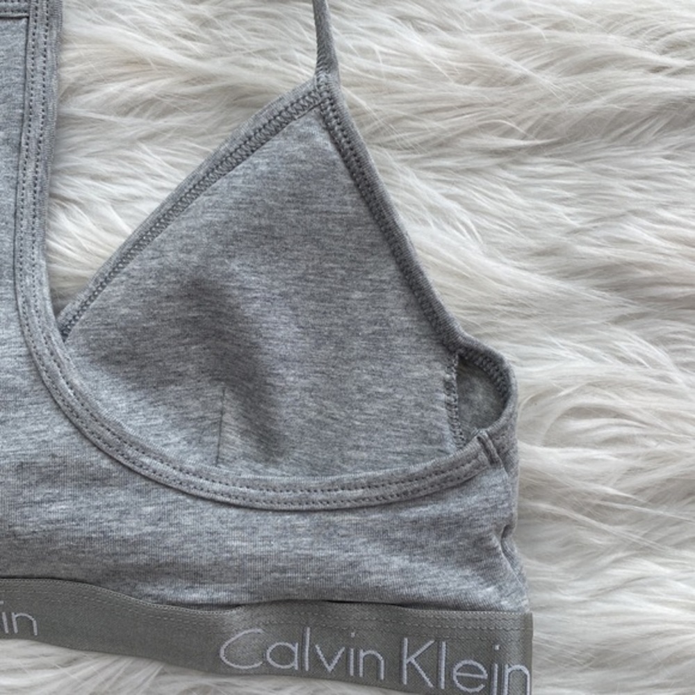Calvin‎ Klein | V-neck Racerback Bralette - Picture 10 of 11
